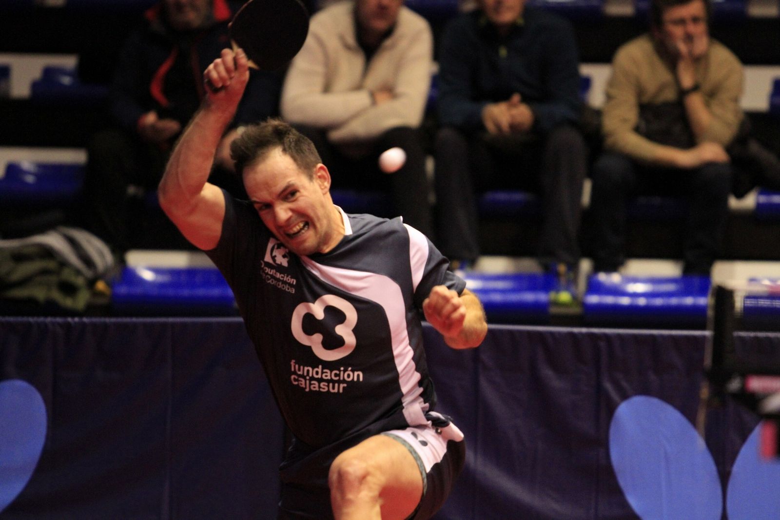 André Silva golpea la bola durante un partido de esta temporada.