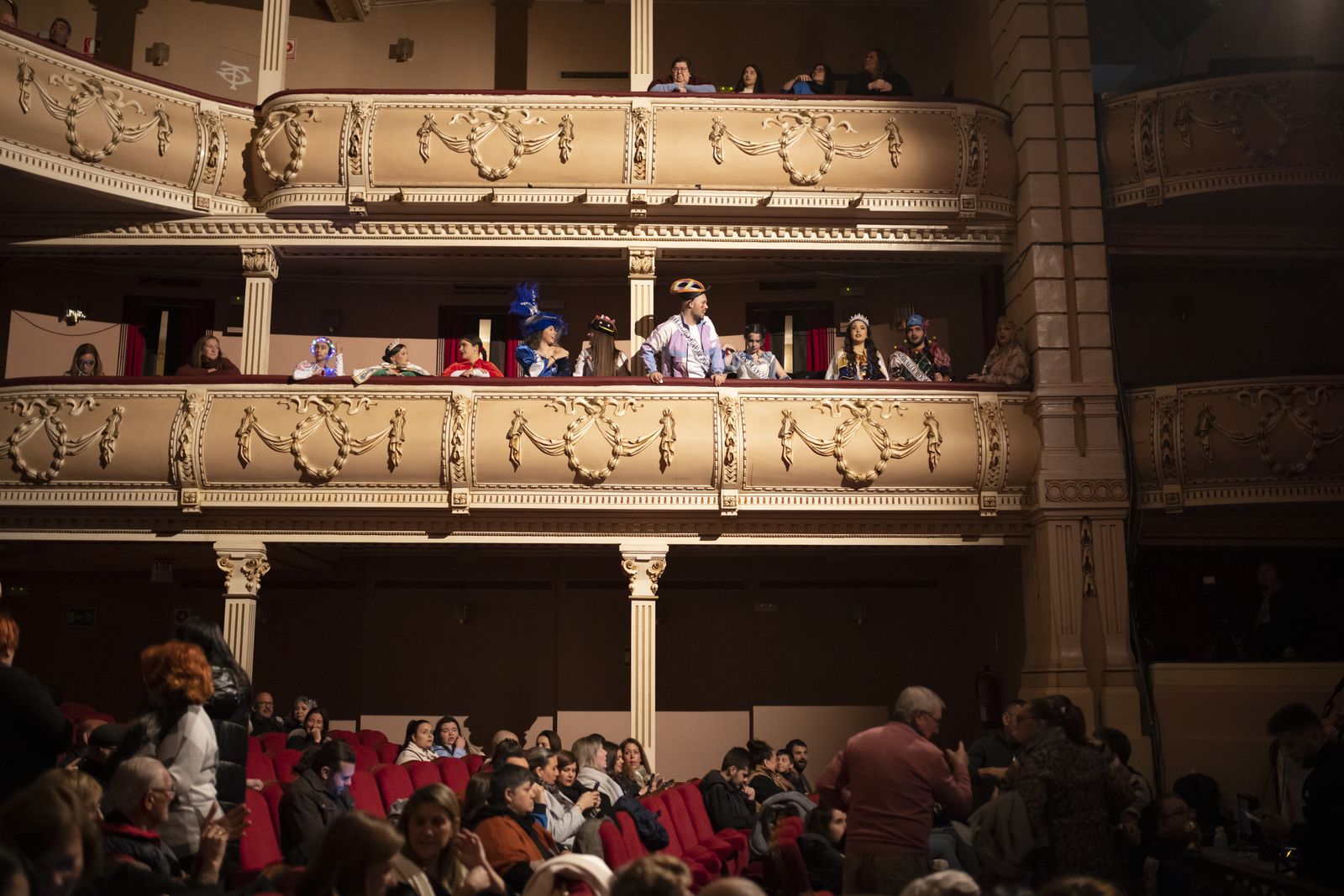Ambiente del primer día de semifinal del Carnaval Colombino