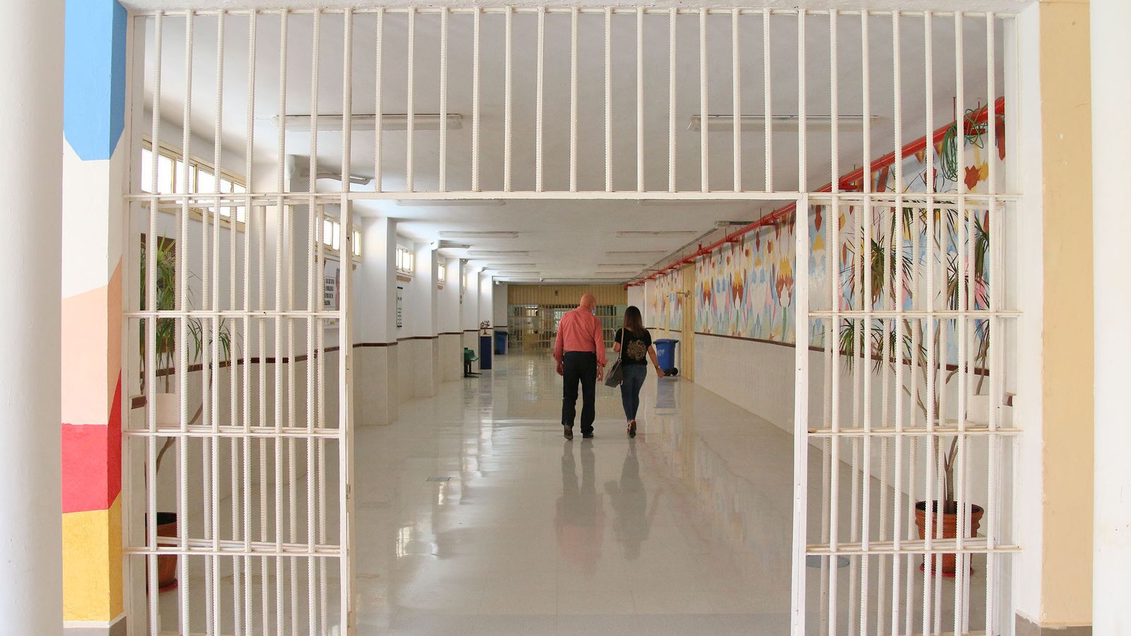 La actividad no cesa entre los muros del centro penitenciario El Acebuche de Almería.