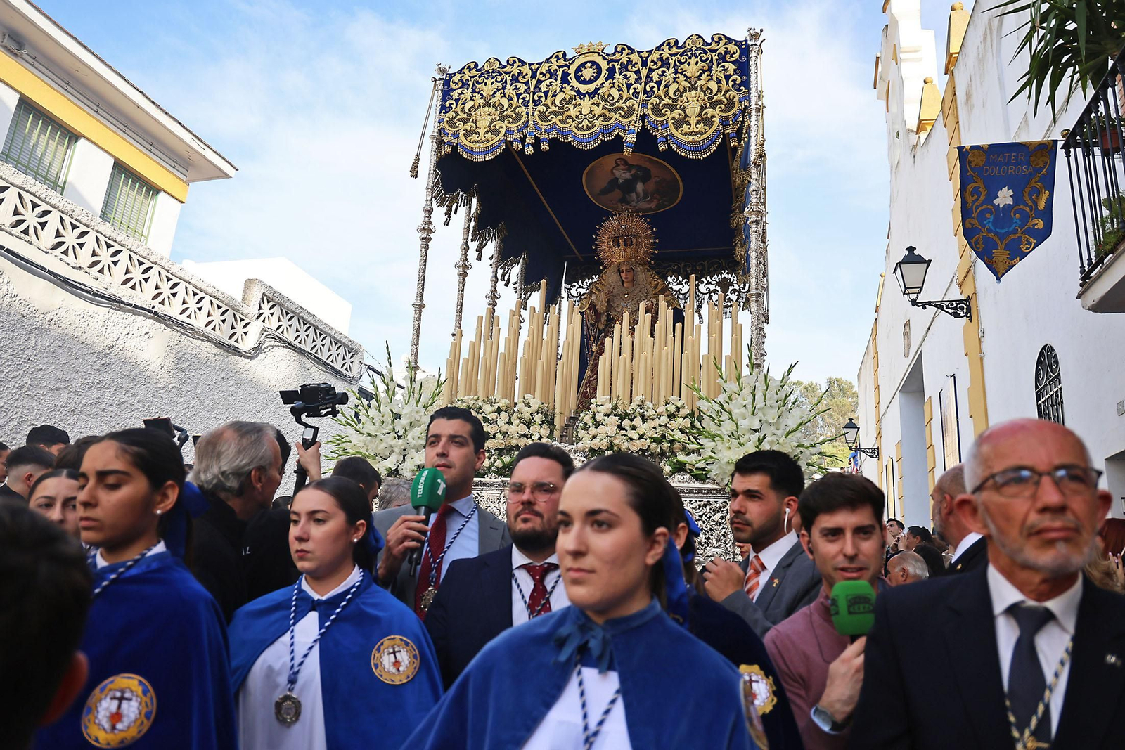 Imágenes de la VIrgen de Los Dolores por su barrio de las Colonias