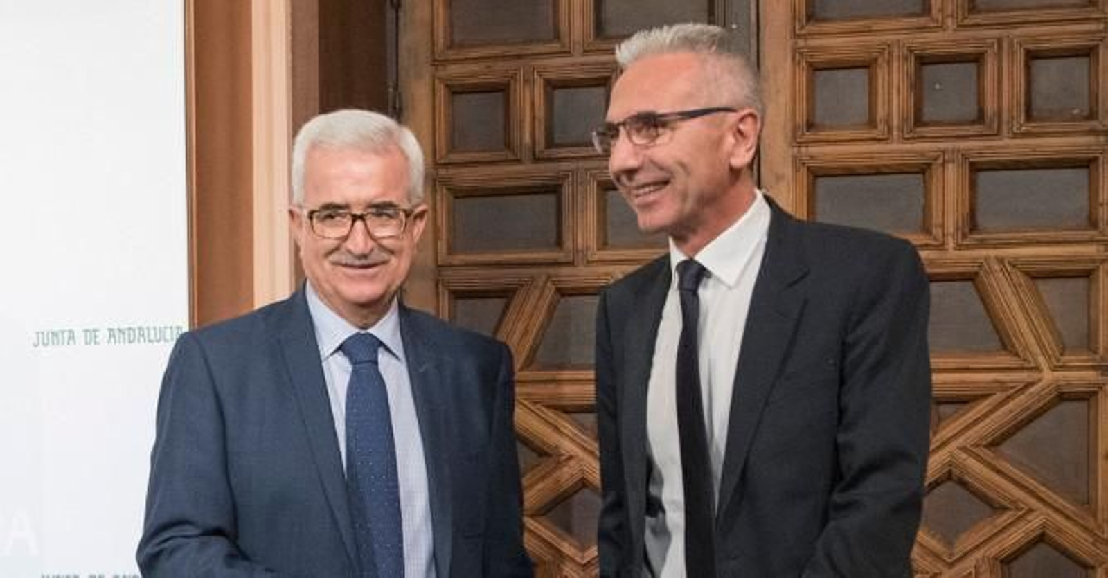 El vicepresidente, Manuel Jiménez Barrios, y el consejero de Cultura, Miguel Ángel Vázquez.