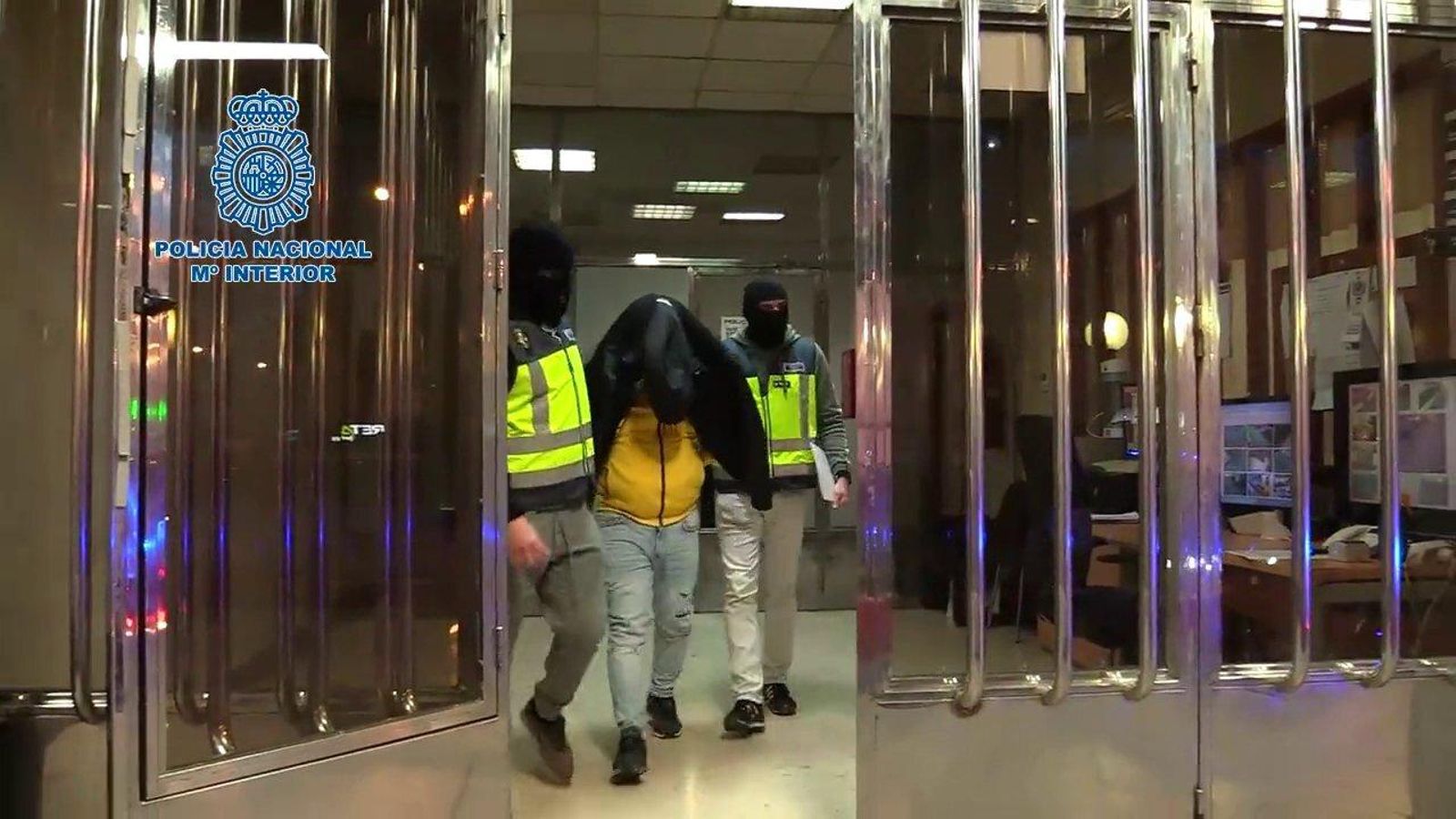 La Policía detuvo a un joven de 29 años tras el lanzamiento del objeto.