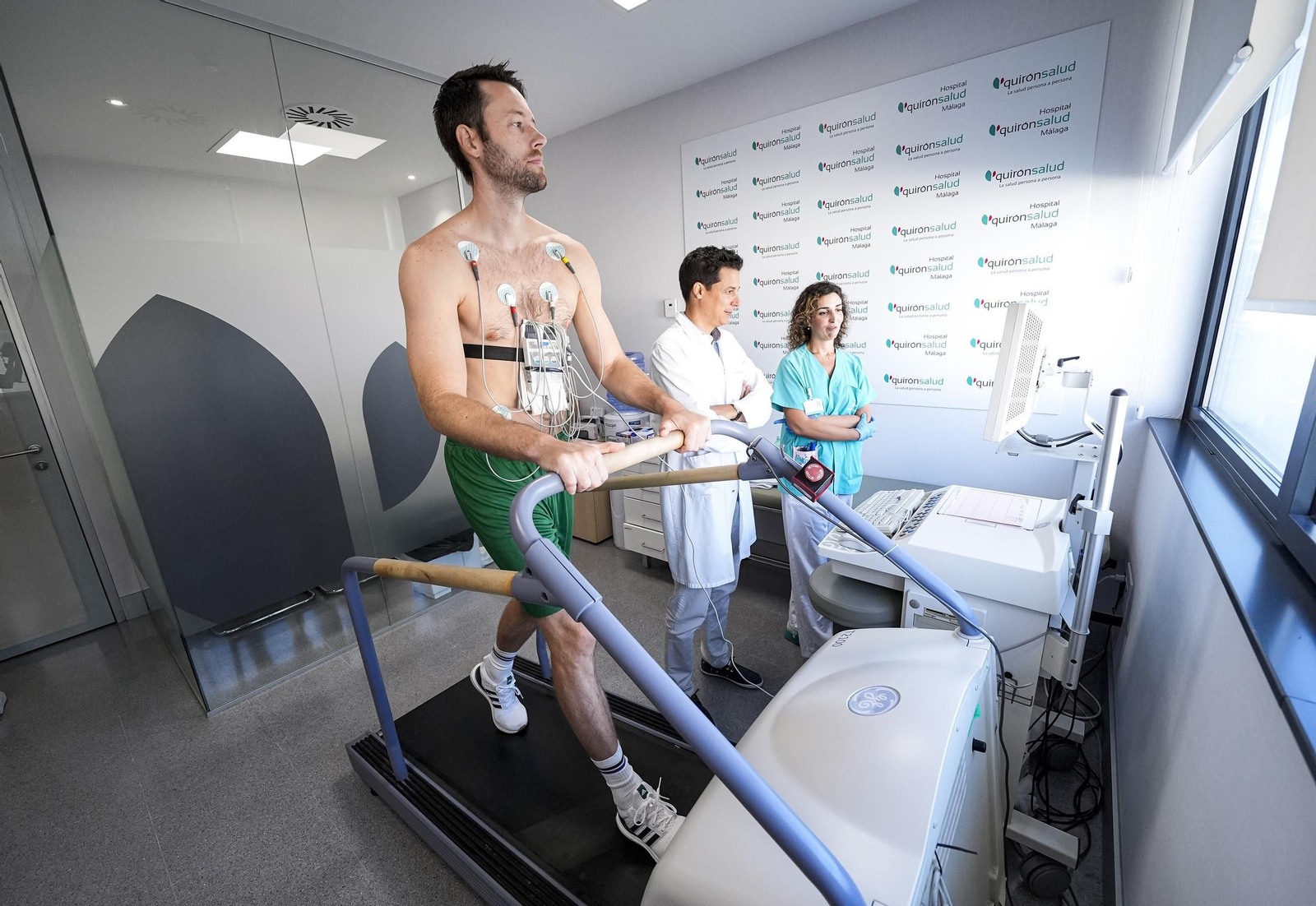 Tyler Kalinoski y David Kravish pasan reconocimiento médico