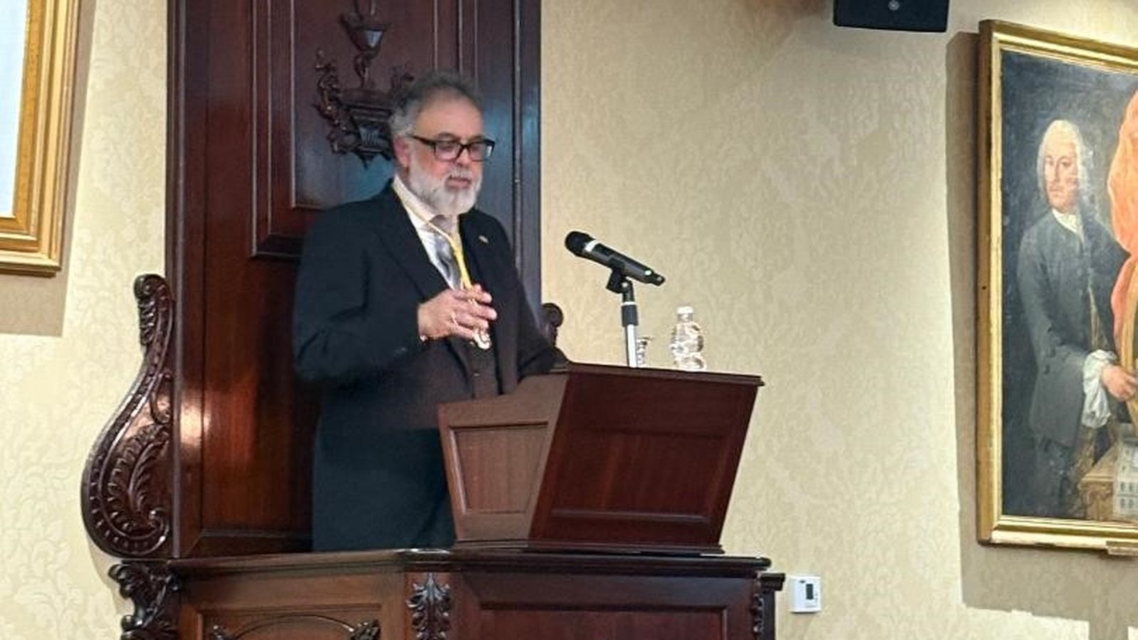 José Carlos Armario Hira, durante el discurso de apertura del curso de la Real Academia de Medicina titulado ‘La Terrible Lección’.