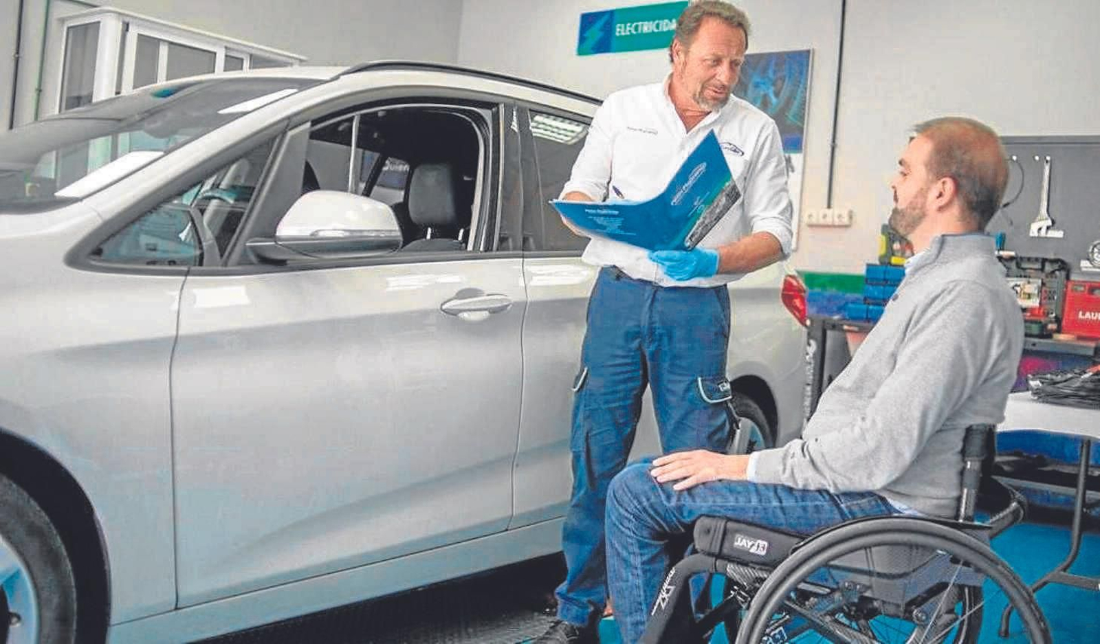 Talleres Félix Moreno transforma los vehículos tanto para personas con una discapacidad como para escuelas que quieran impartir clases. Talleres Félix Moreno transforma los vehículos tanto para personas con una discapacidad como para escuelas que quieran impartir clases.