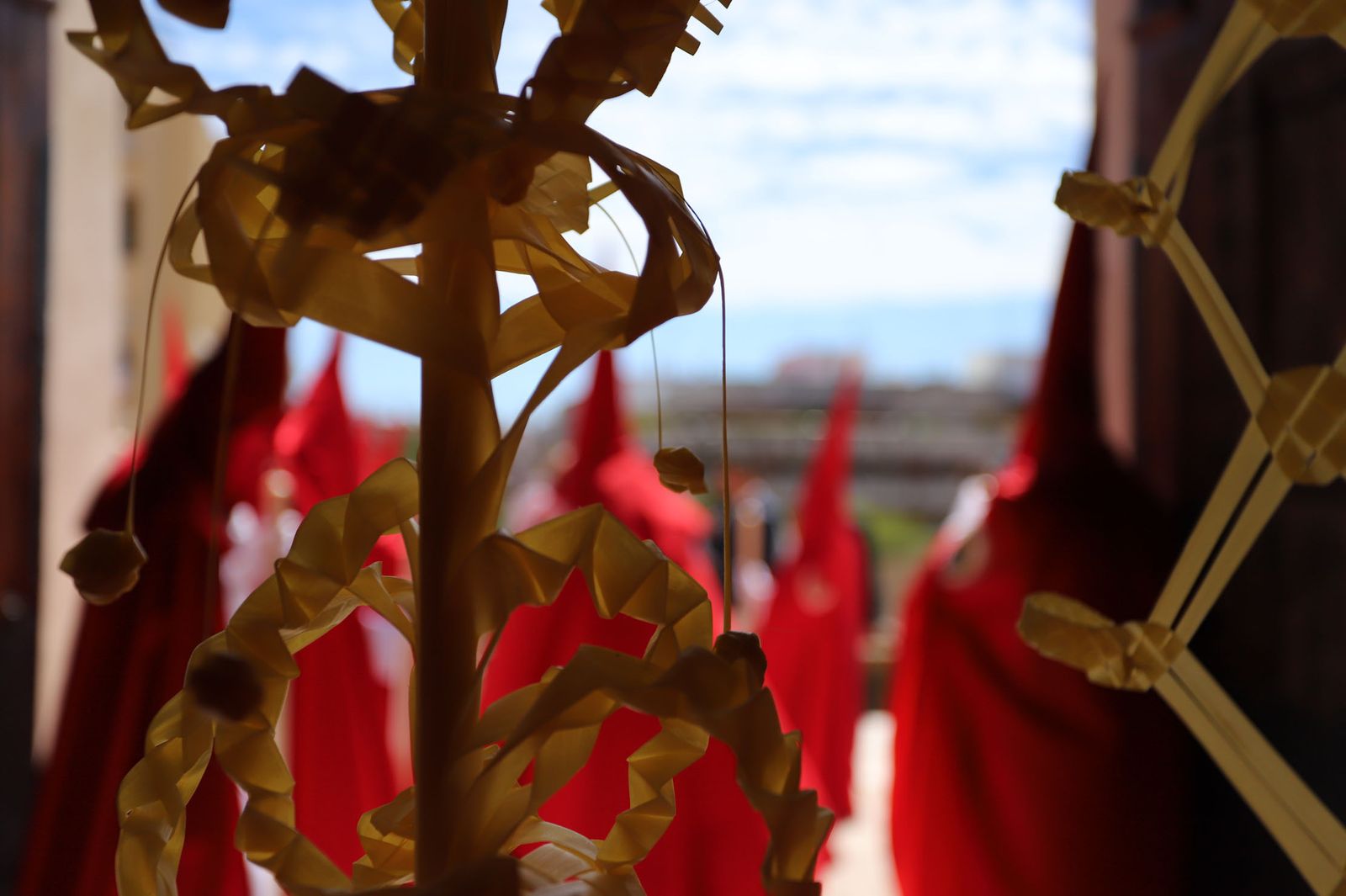 Imágenes del recorrido de la Borriquita  por las calles de Huelva