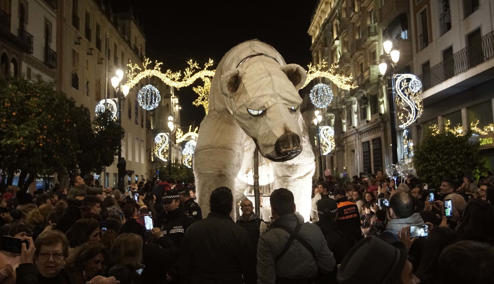 Los osos polares gigantes invaden Sevilla
