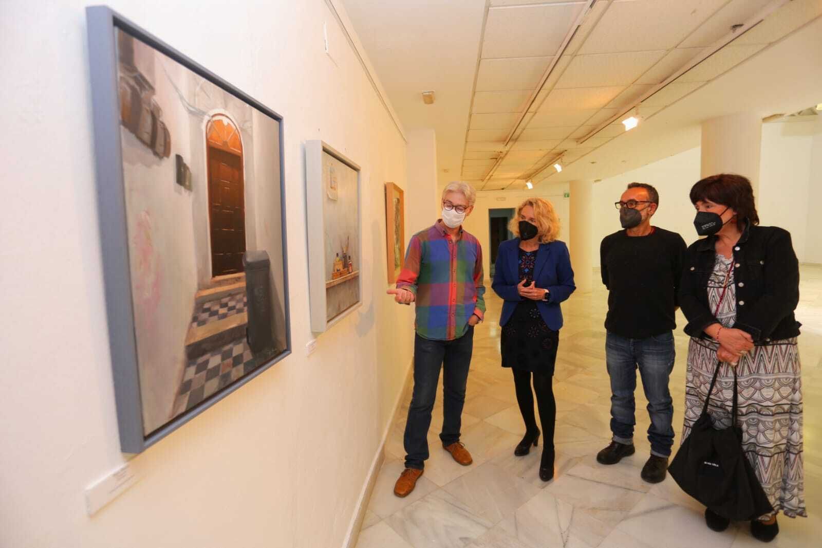 Los preparativos de la exposición, en el centro cultural Alfonso X El Sabio.