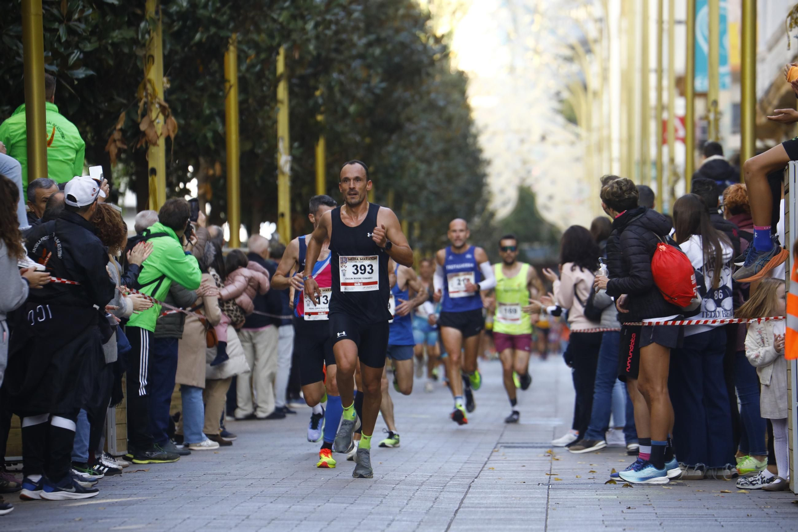 La gloria de cruzar la Puerta del Puente: las fotos de la línea de meta de la Media Maratón de Córdoba 2024