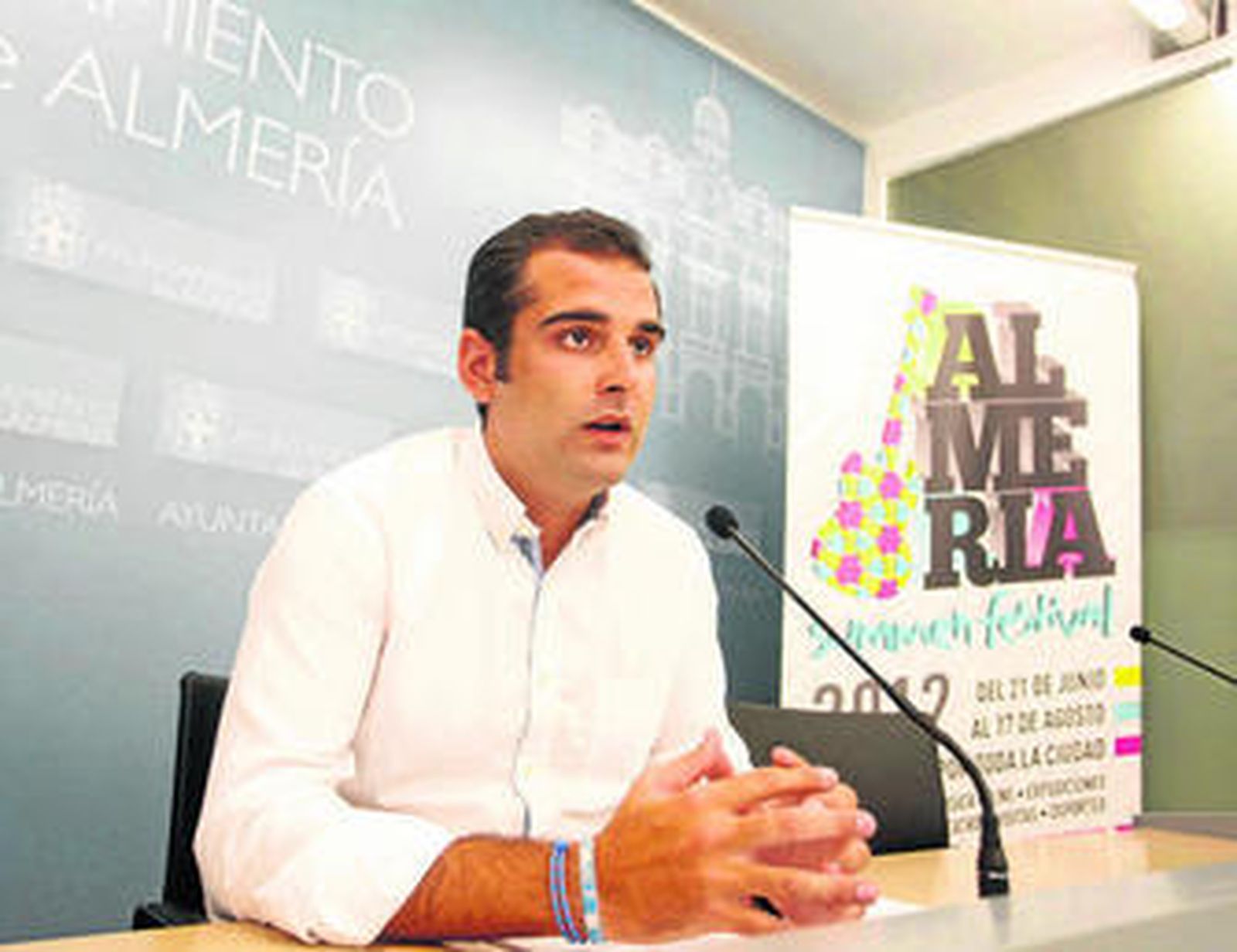 Ramón Fernández-Pacheco, concejal de Cultura, haciendo ayer balance de 'Almería Summer Festival'.