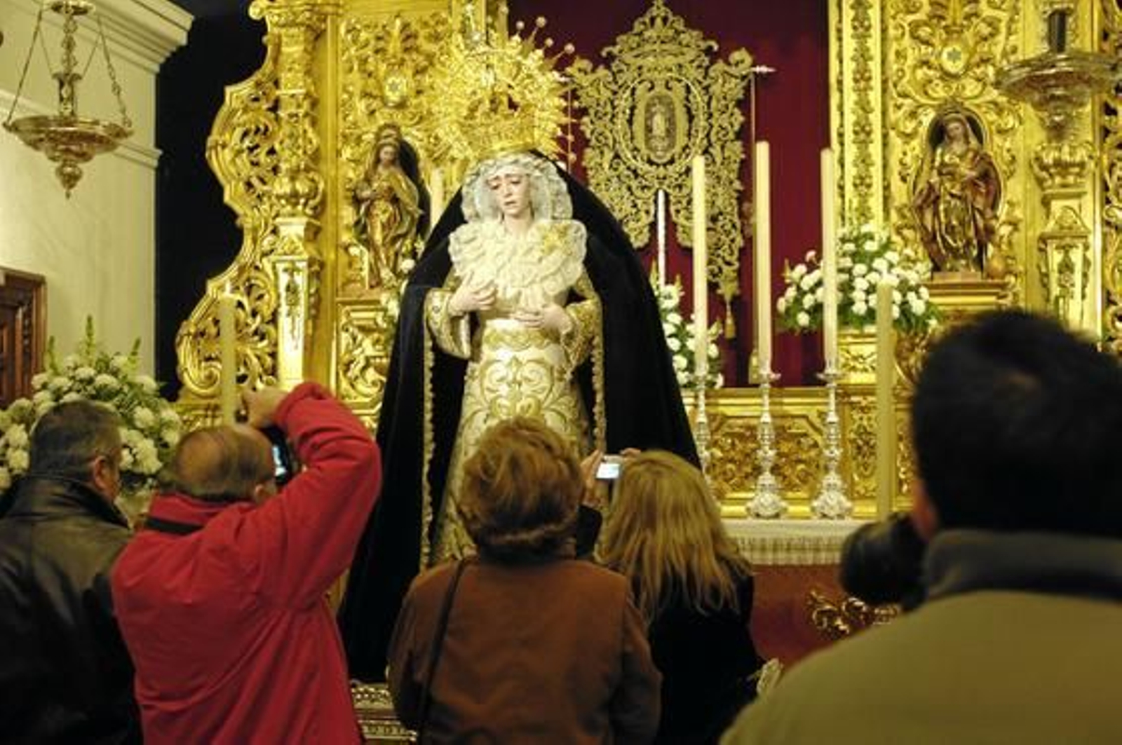 La Virgen de La Estrella ha estado lejos de Triana durante 20 semanas en la que ha sido sometida a un proceso de restauración en la sede del Instituto Andaluz de Patrimonio Histórico (IAPH).

Foto: Ruesga Bono/Manuel Gómez