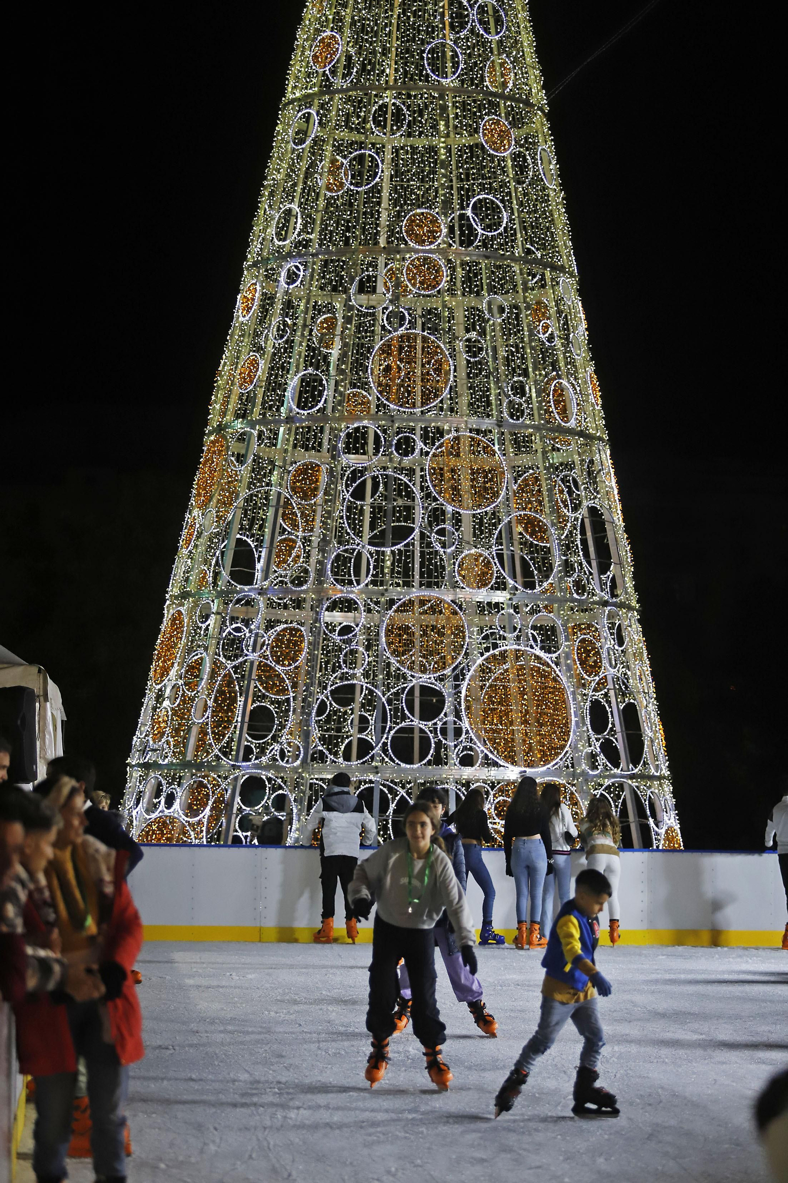 Imágenes de la pista de hielo en Isla Chica por Navidad