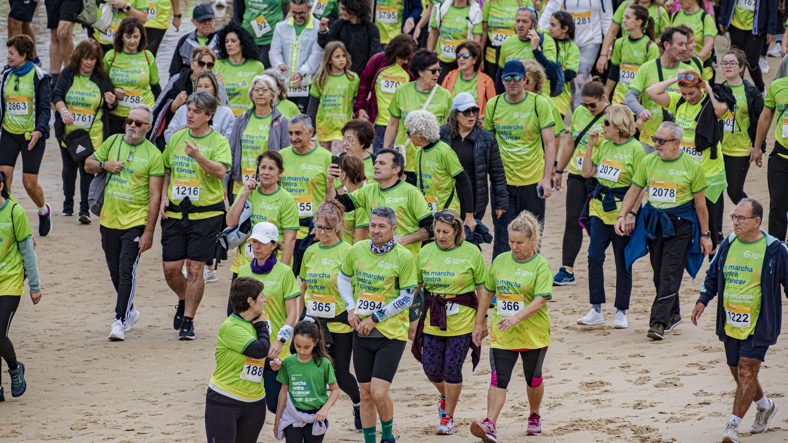 Búscate entre las fotos de la X carrera Cádiz en marcha contra el cáncer