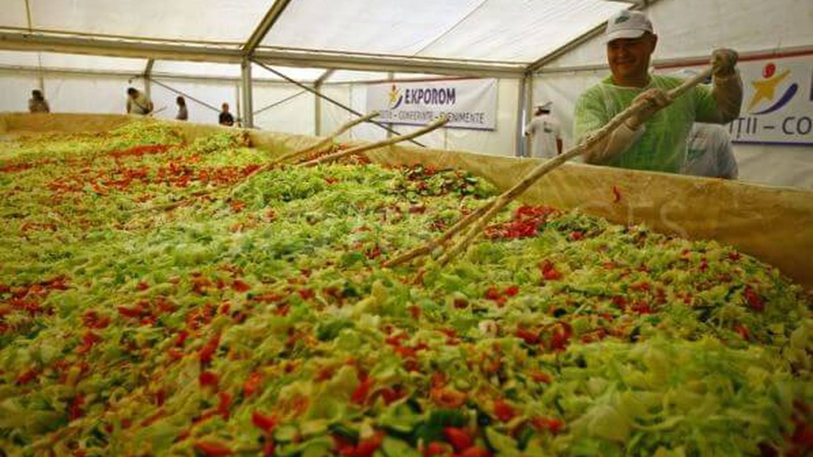 En 2007, Pulpí acogió la elaboración de una ensalada gigante de 6.700 kilos