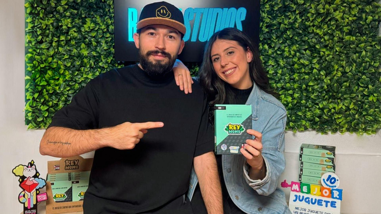 Los cofundadores de Badan Studios, la algecireña Aida Caba y el madrileño Alejandro Roldán, autores de 'Rey Mono'.