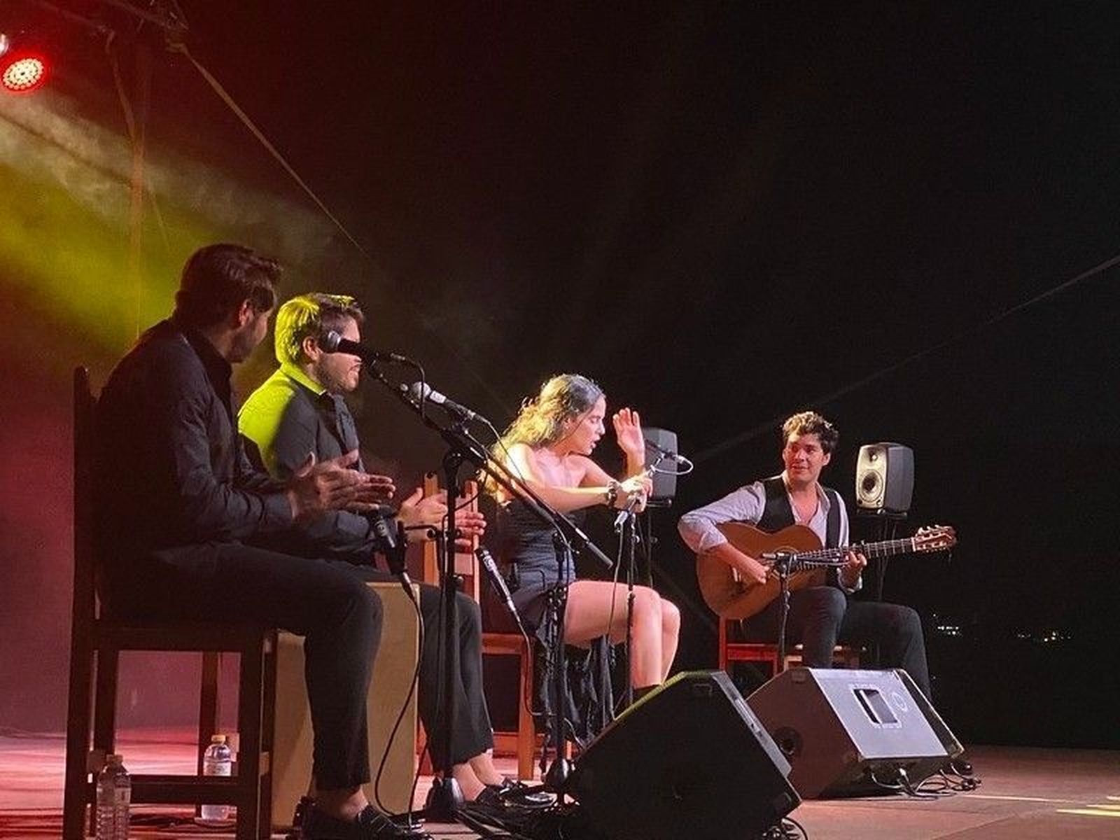 Actuación de Ángeles Toledano.