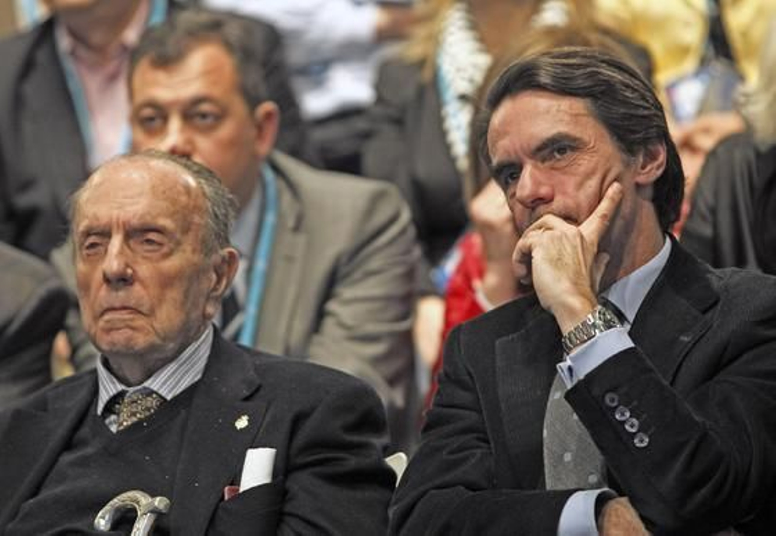 El ex presidente del Gobierno, José María Aznar,junto al fundador del Partido Popular, Manuel Fraga.

Foto: Antonio Pizarro