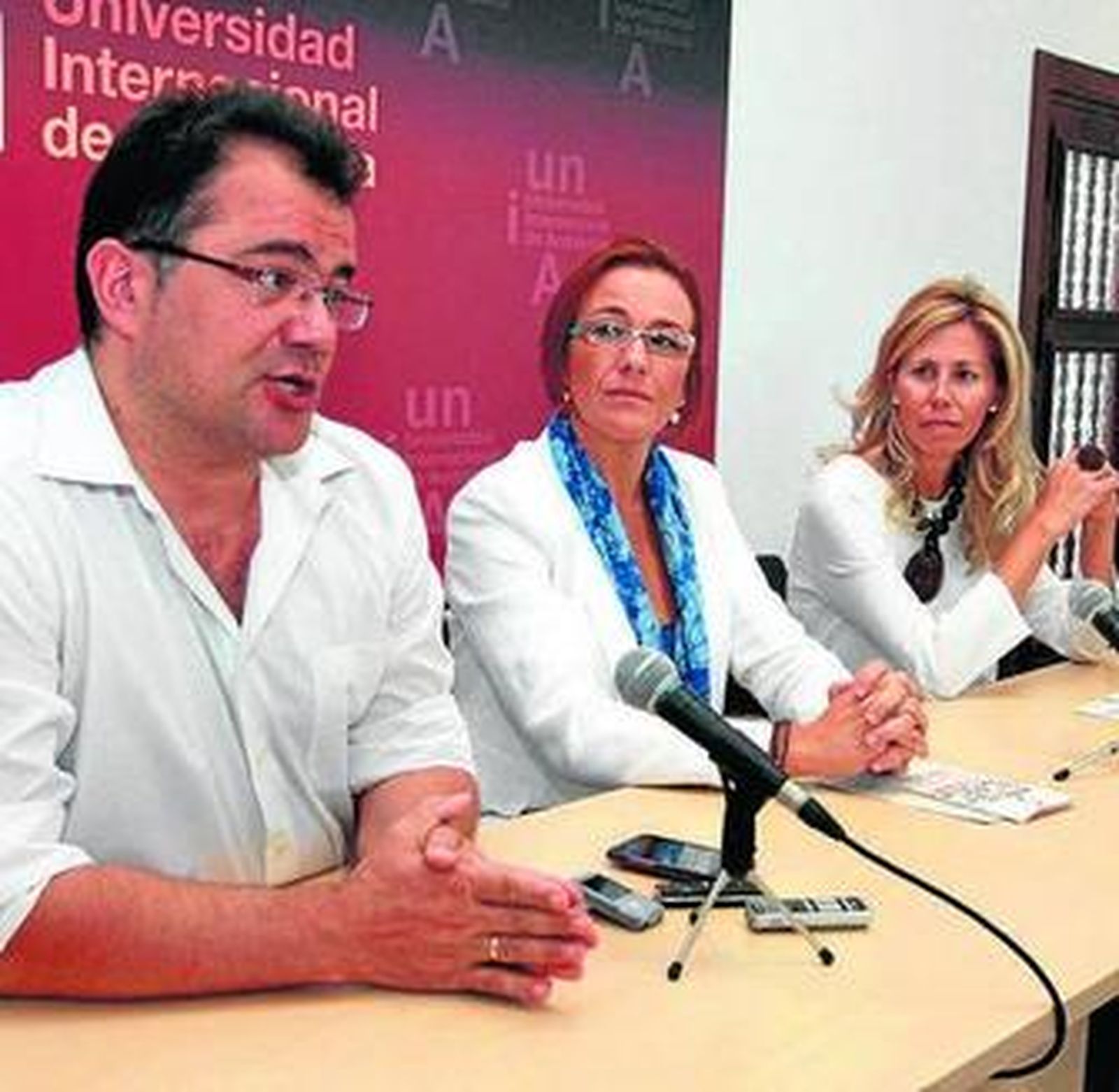 Pablo Simón, Yolanda Pelayo y Mª José Picón, ayer en la UNIA.