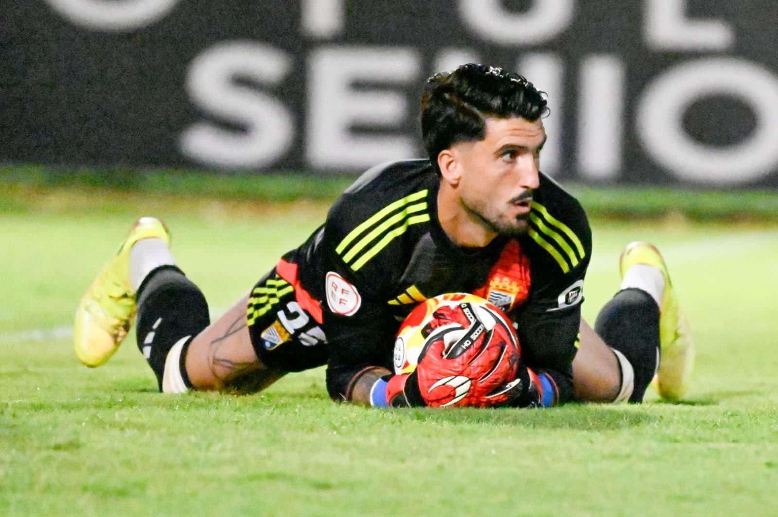 De la Calzada está llamado a ser el portero titular del Xerez CD en el curso 25/26.