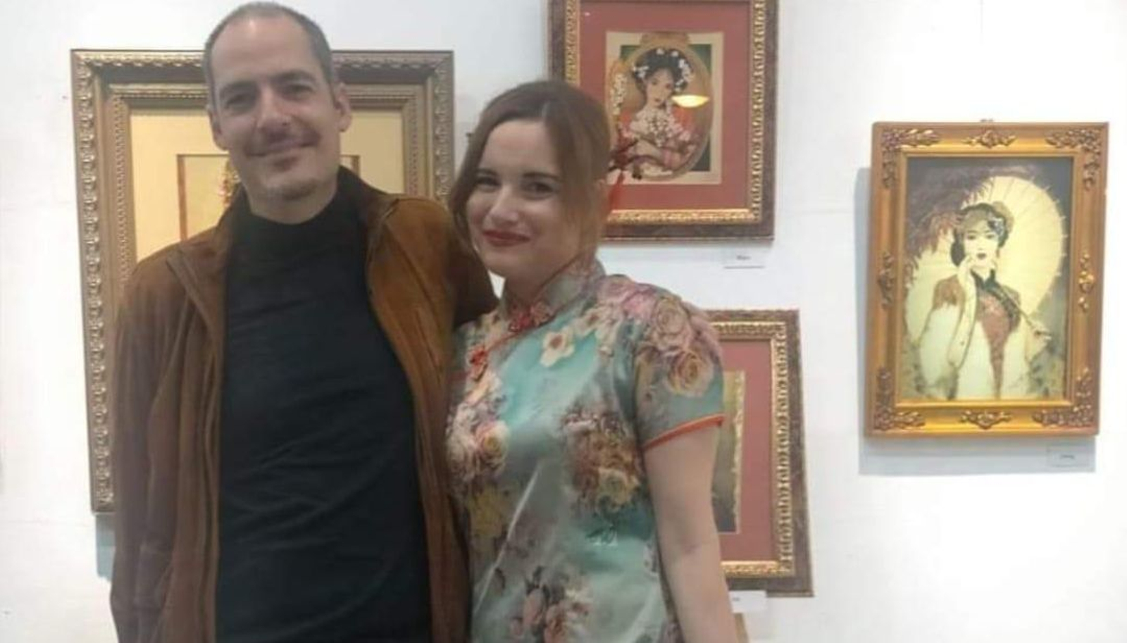 Anabel Flores con el artista Antonio Álvarez del Pino.