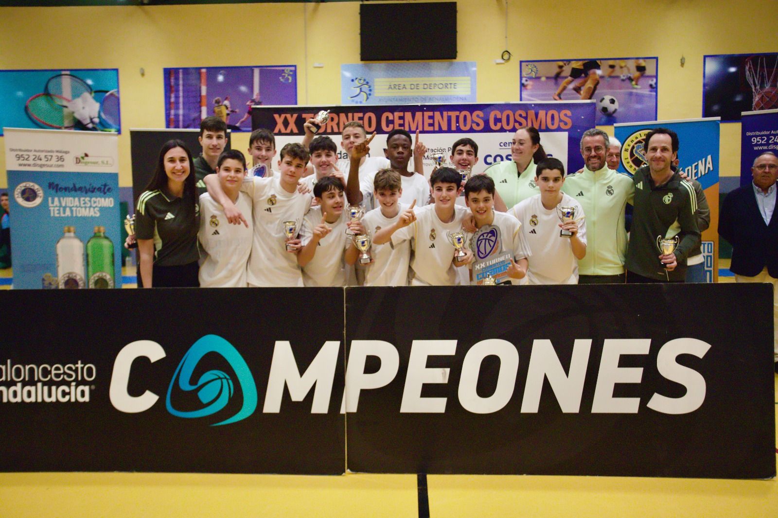 Real Madrid y CB Santfeliuenc triunfan en el 20º aniversario del Torneo Cementos Cosmos Benalmádena