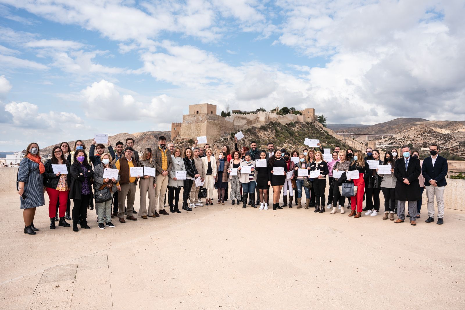 Alumnos que han finalizado otros  cursos del T-Integra con sus diplomas