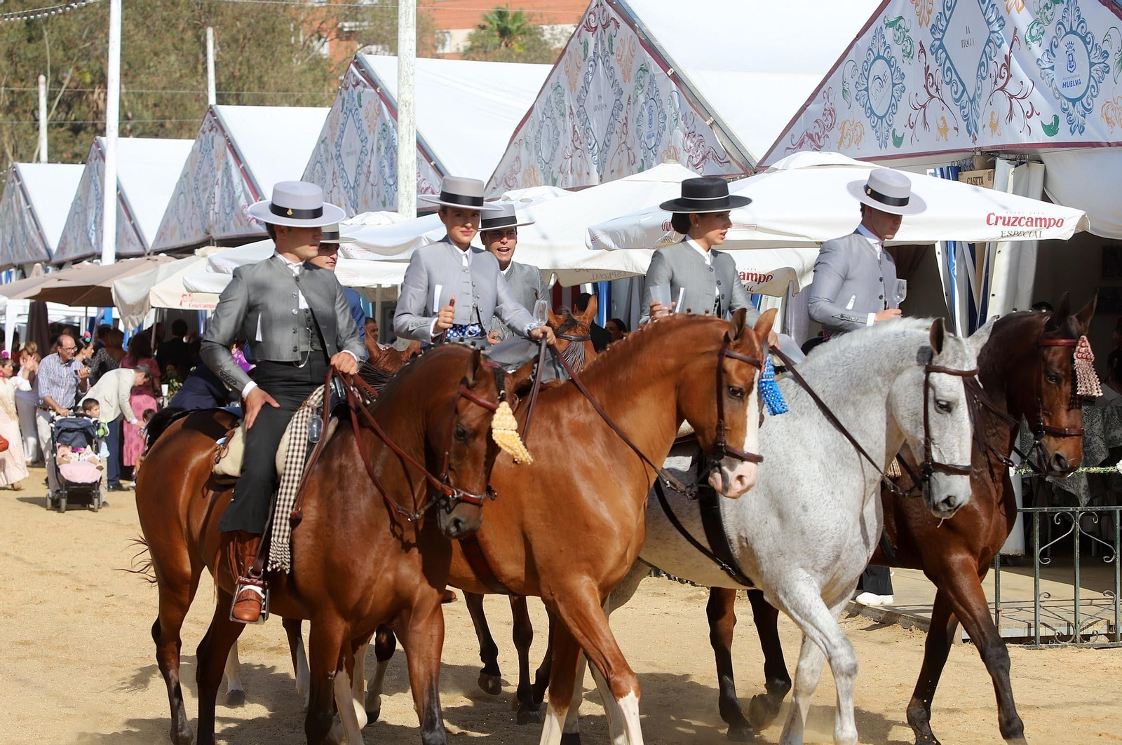 Feria del Caballo 2023: Imágenes del ambiente en la tarde del sábado