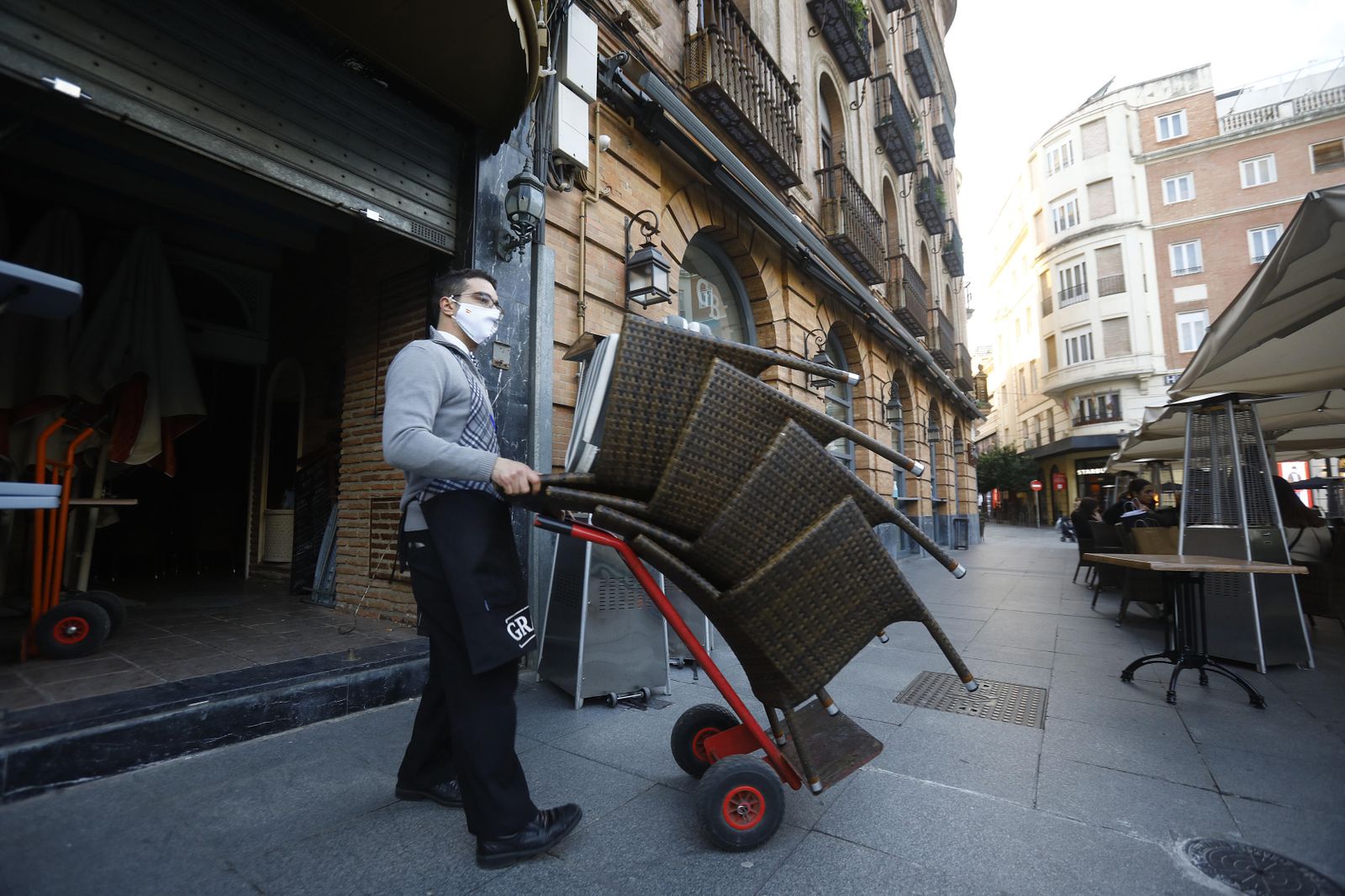 El nuevo cierre de bares y restaurantes de Córdoba, en fotografías