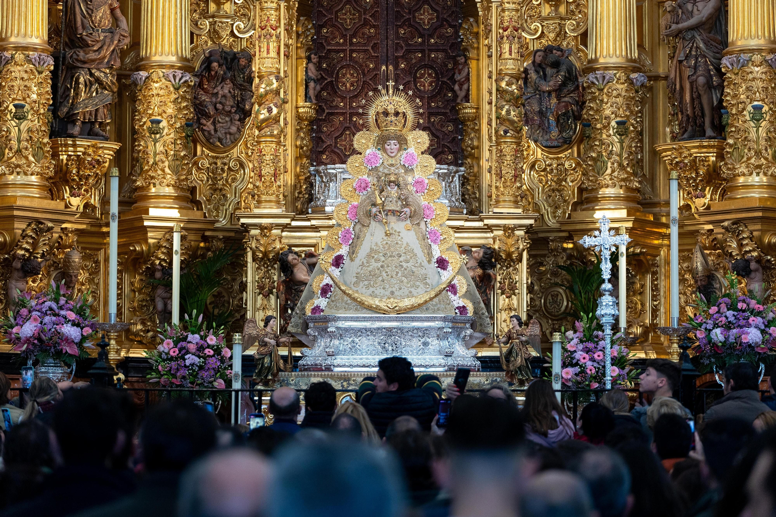 La Virgen del Rocío vuelve al culto tras su restauración