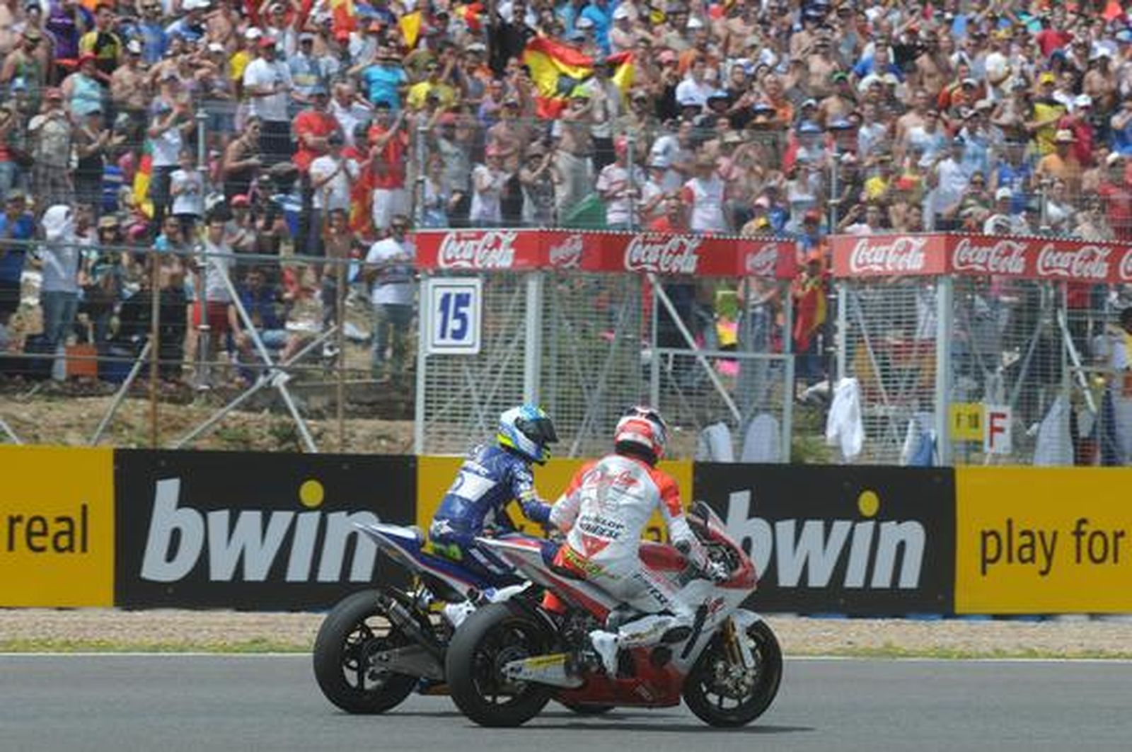 Toni Elías gana el pulso a Tomizawa y sube a lo más alto del cajón en Moto2. 

Foto: Juan Carlos Toro y Manuel Aranda
