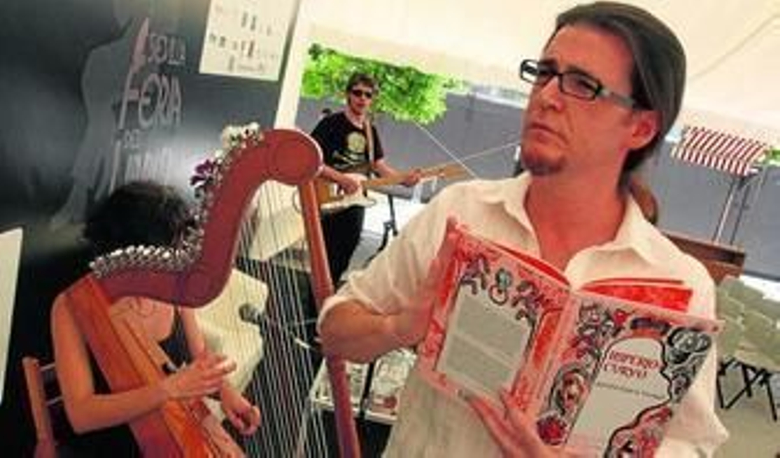 El poeta, ilustrador y editor Antonio García Villarán regresa a las librerías cinco años después de 'Nocaut'.