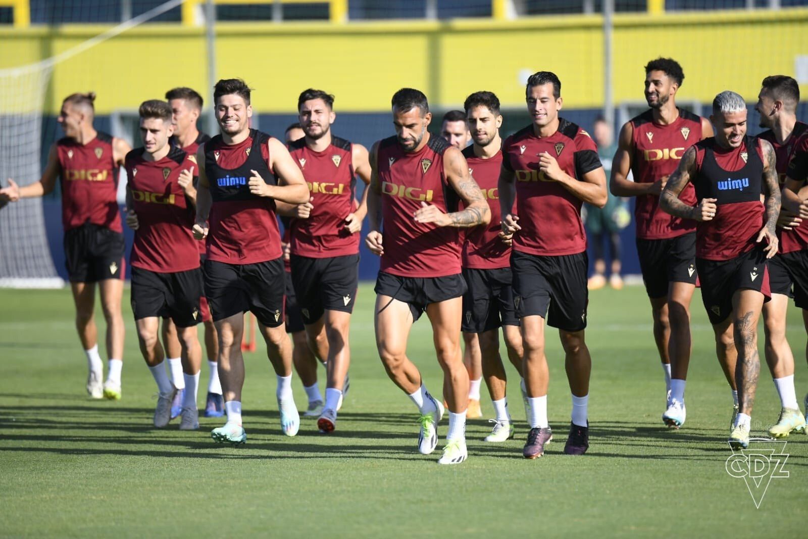 Jugadores del Cádiz en la sesión del miércoles.