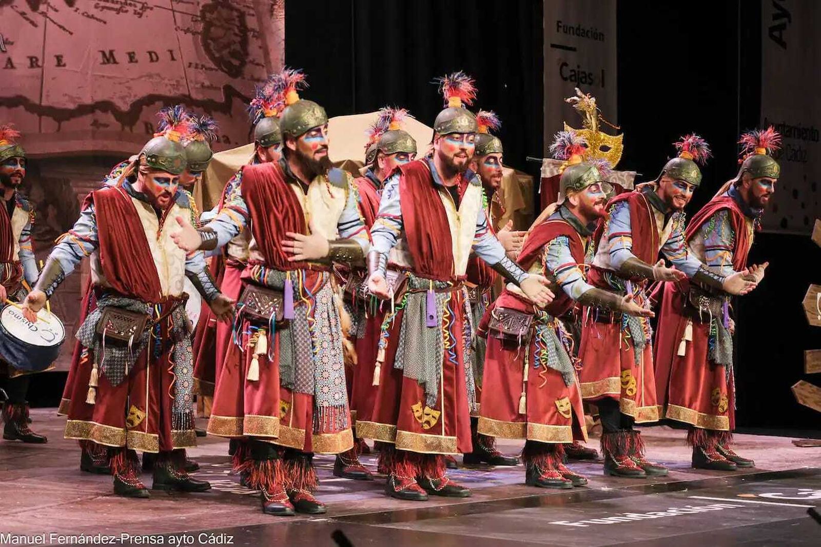 Peligros quiere carnaval: actuación de la Comparsa de Granada, recién llegada del COAC de Cádiz