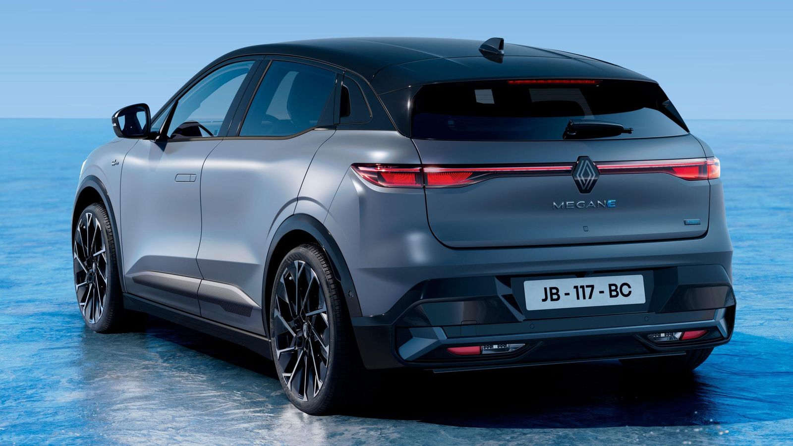 El nuevo Mégane E-Tech Esprit Alpine se vende, sin sobrecargo, con una carrocería de color Gris Ppizarra, si bien es posible elegir para él otros tonos como el negro o los Gris ZInc, Azul Noche, Negro Brillante, etc.