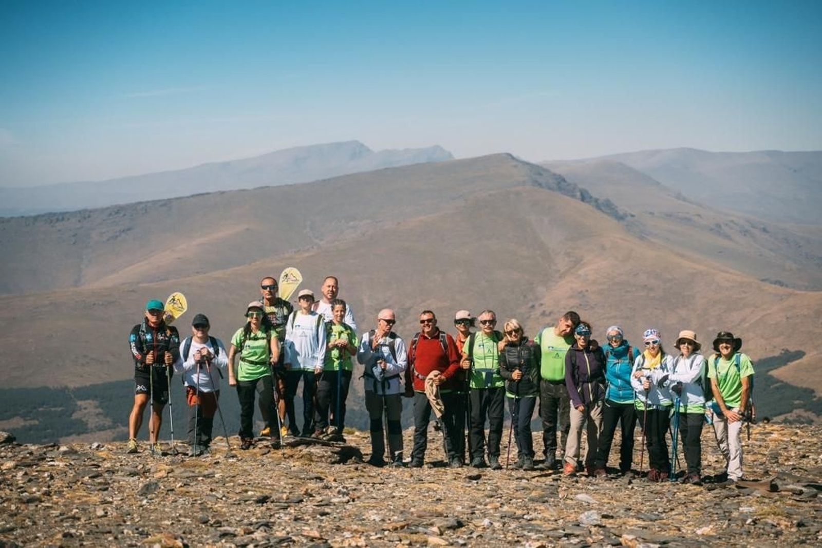 Una veintena de pacientes crónicos ascienden al Pico El Chullo junto la Escuela de Pacientes y asociaciones