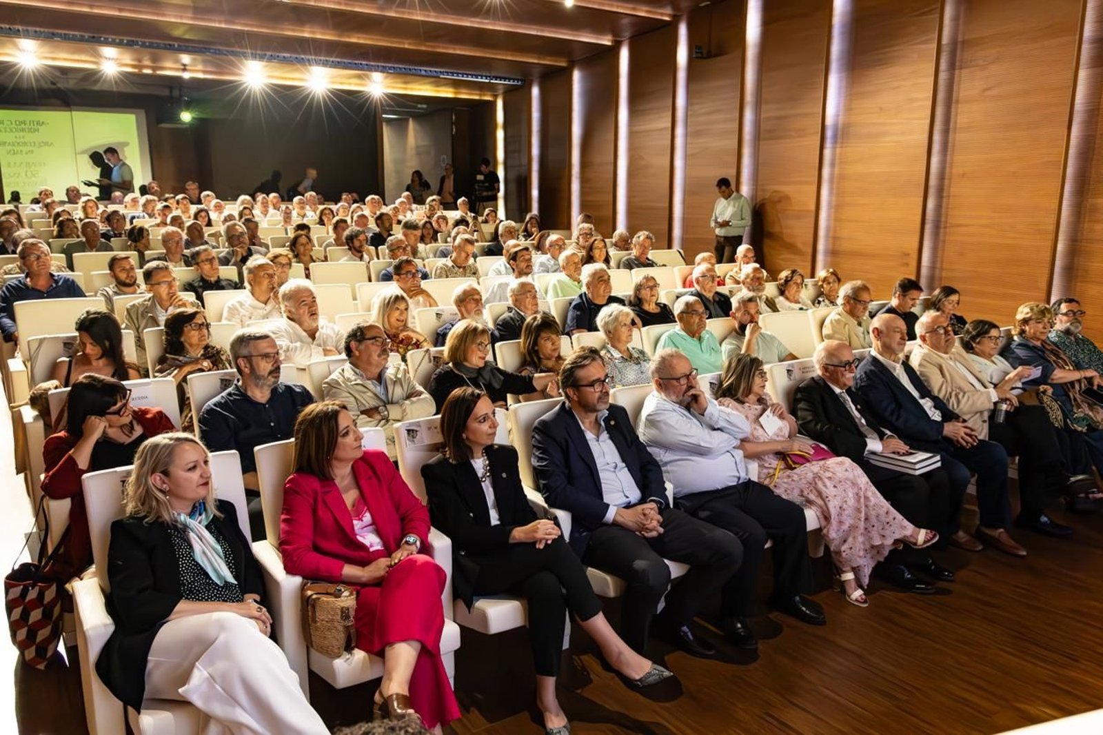 Asi ha sido el homenaje a Arturo Ruiz.