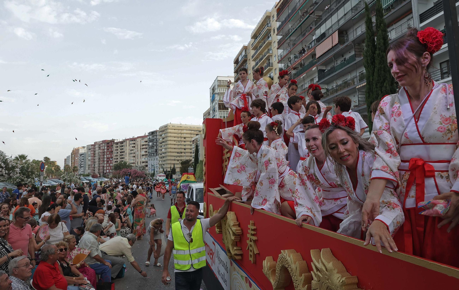 Búscate en las fotos de la cabalgata de la Feria Real de Algeciras 2025