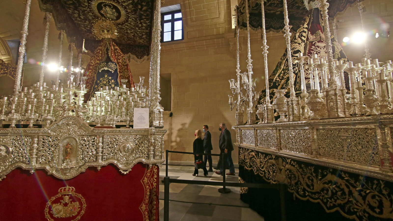 Imágenes de la magna exposición de las cofradías en Los Claustros