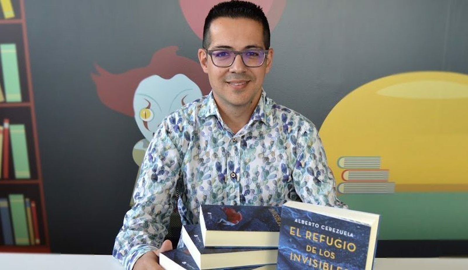 Alberto Cerezuela presenta mañana en Antas su novela 'El refugio de los invisibles'.