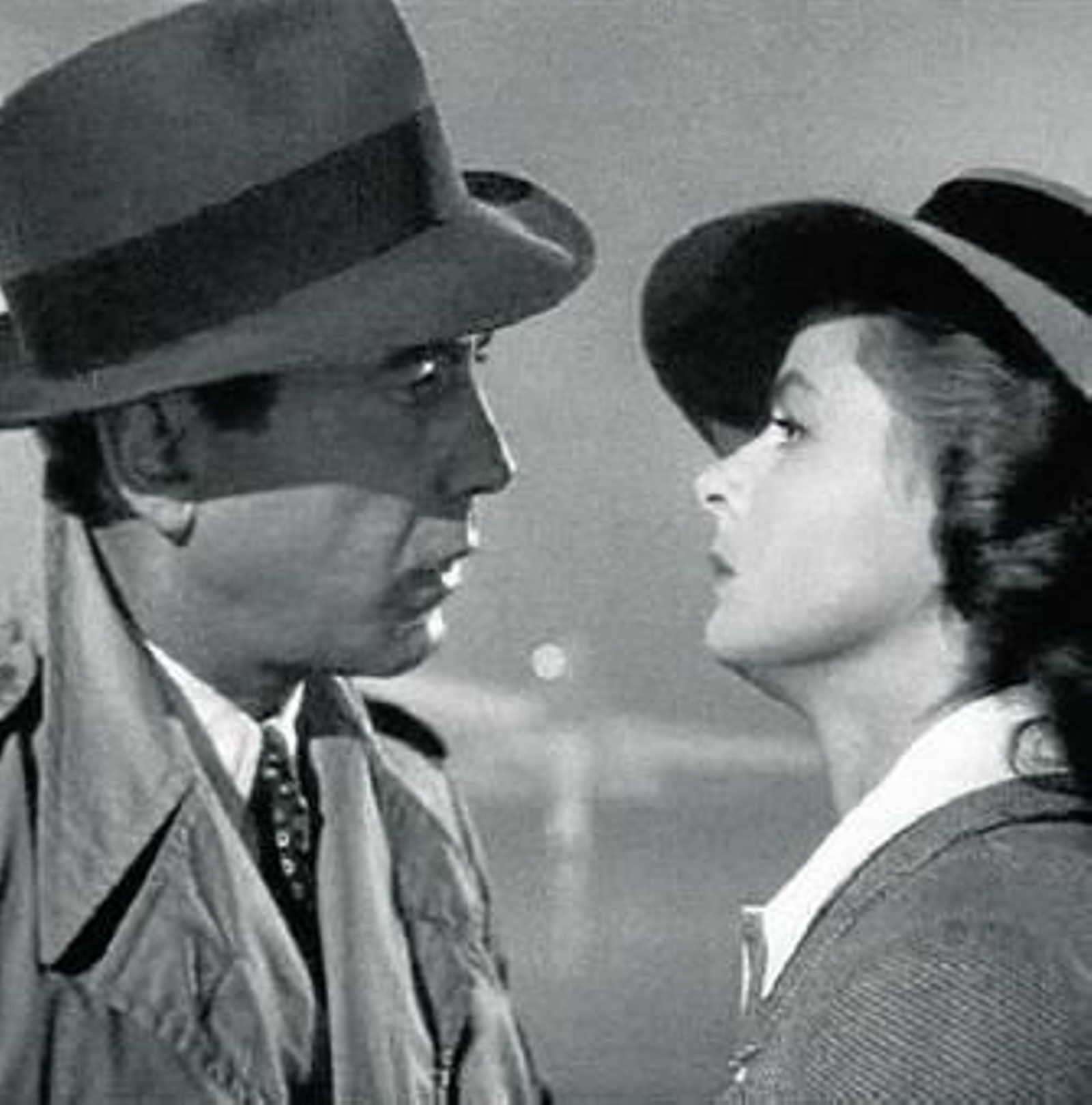 Bogart y Bergman, en la escena final de la película.