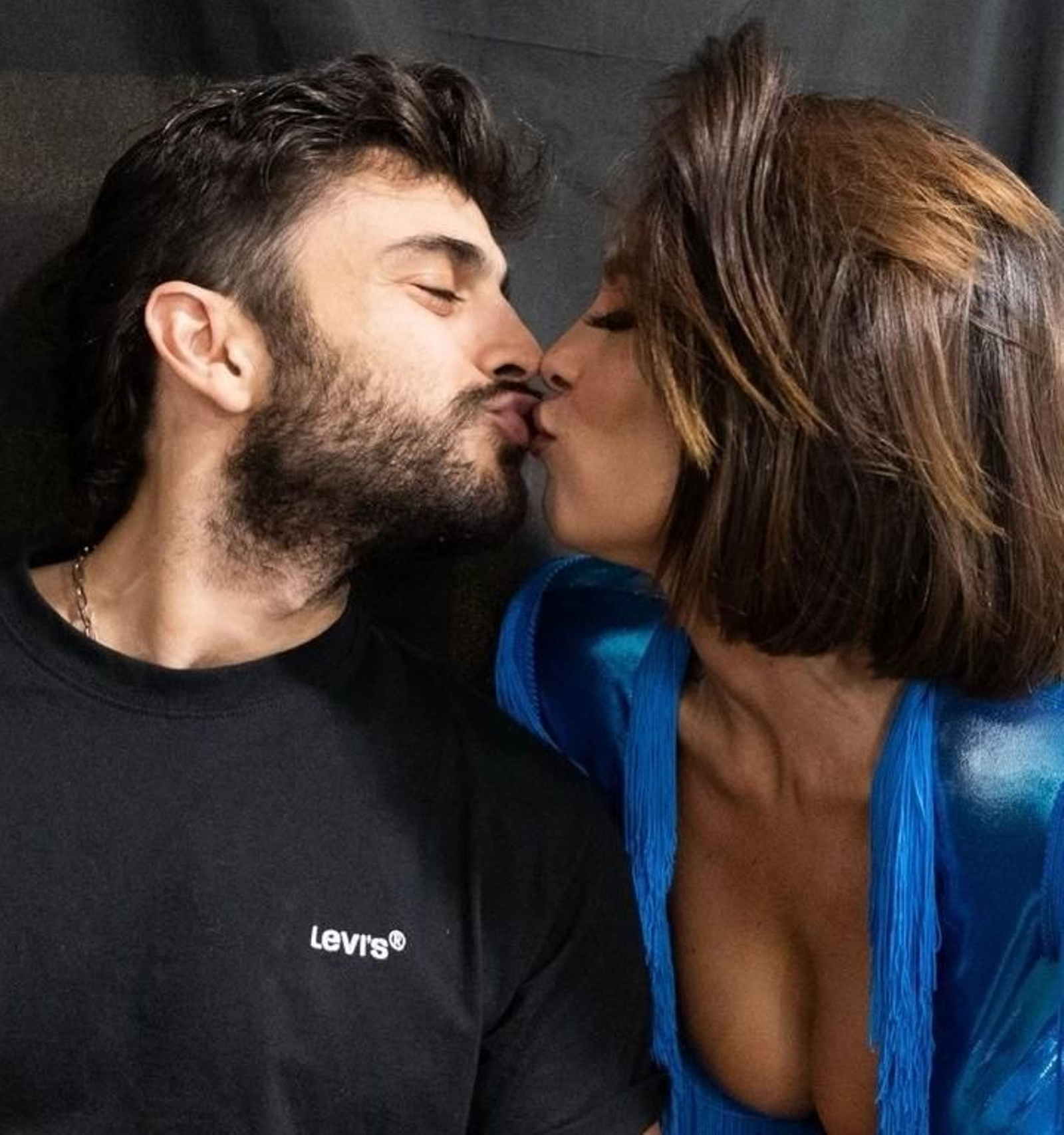 El actor Rubén Bernal y la televisiva Lorena Castell, una pareja feliz y enamorada.