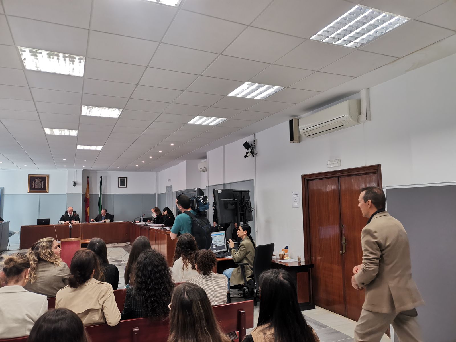 Primera sesión de la vista oral con jurado popular contra el presunto homicida.