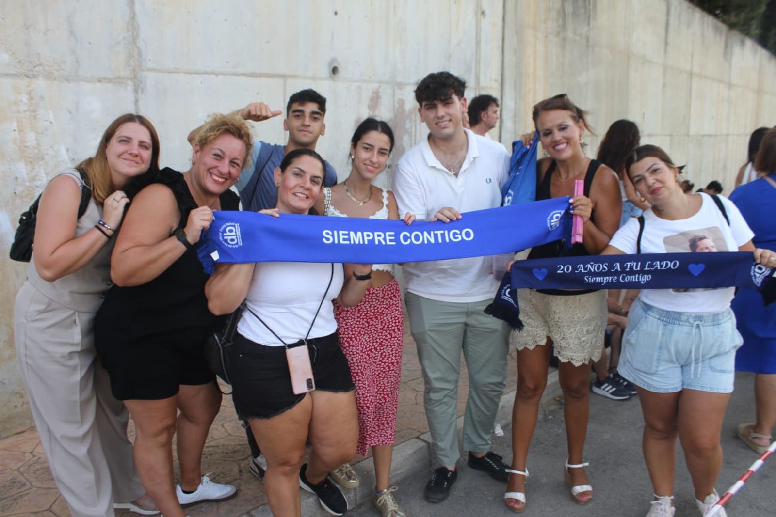 Búscate en el concierto solidario al que acudieron 10.000 personas en Ubrique