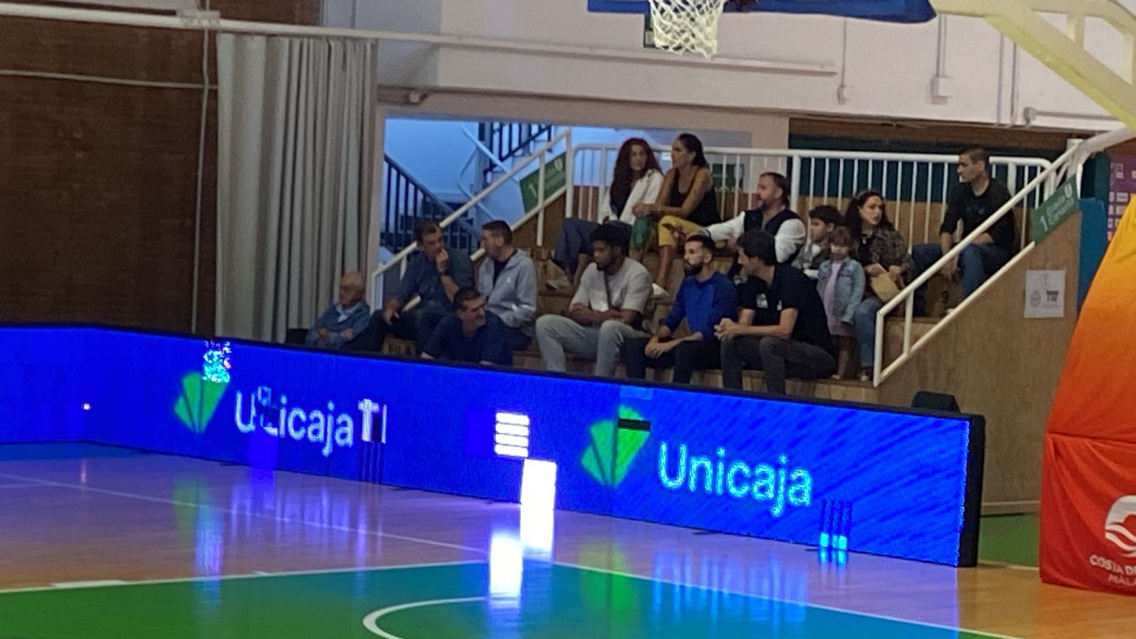 Ibon Navarro presencia el gran debut del Unicaja Andalucía en Tercera FEB