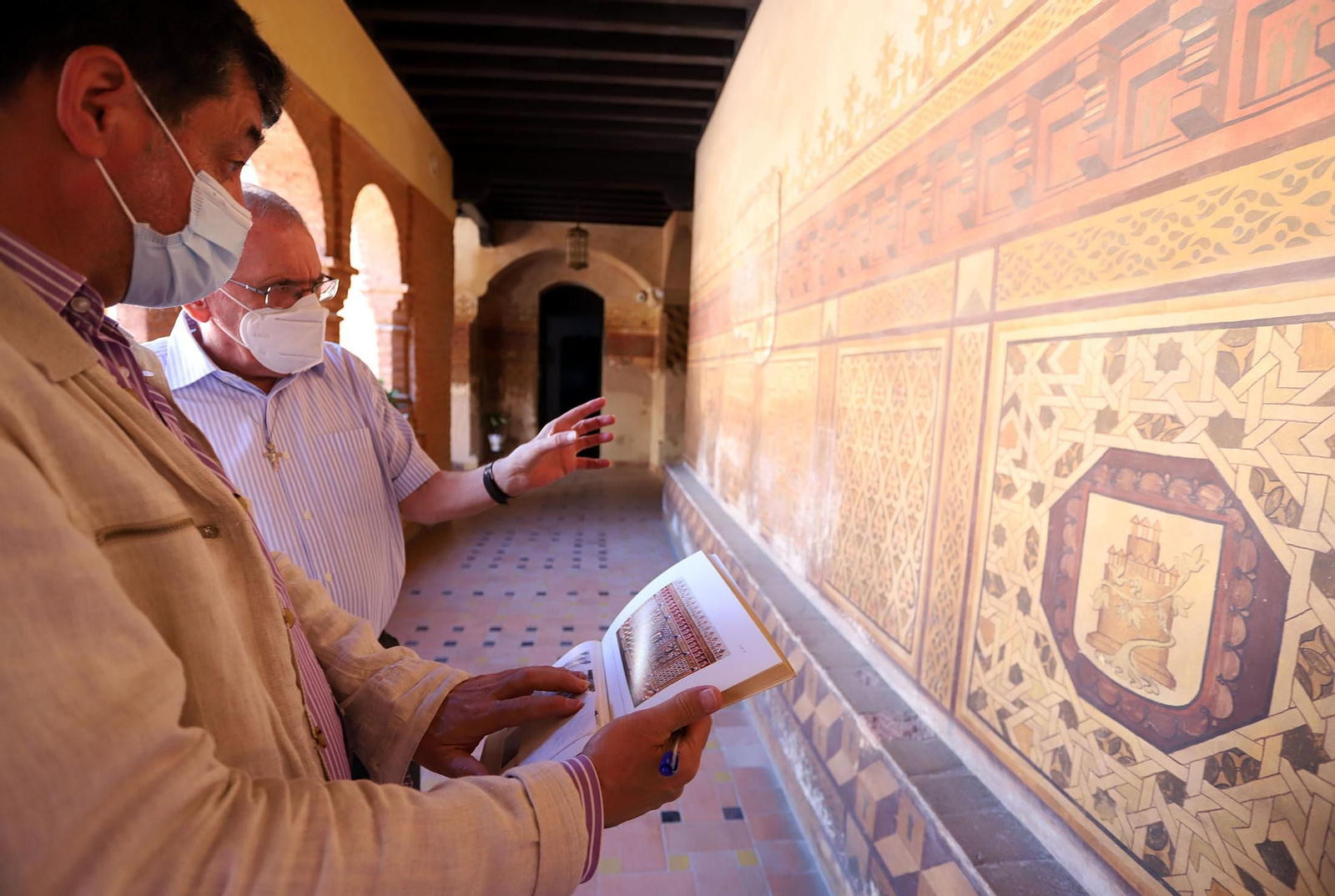 Estado de deterioro en el que se encuentra las pinturas murales del patio mudéjar de La Rábida.