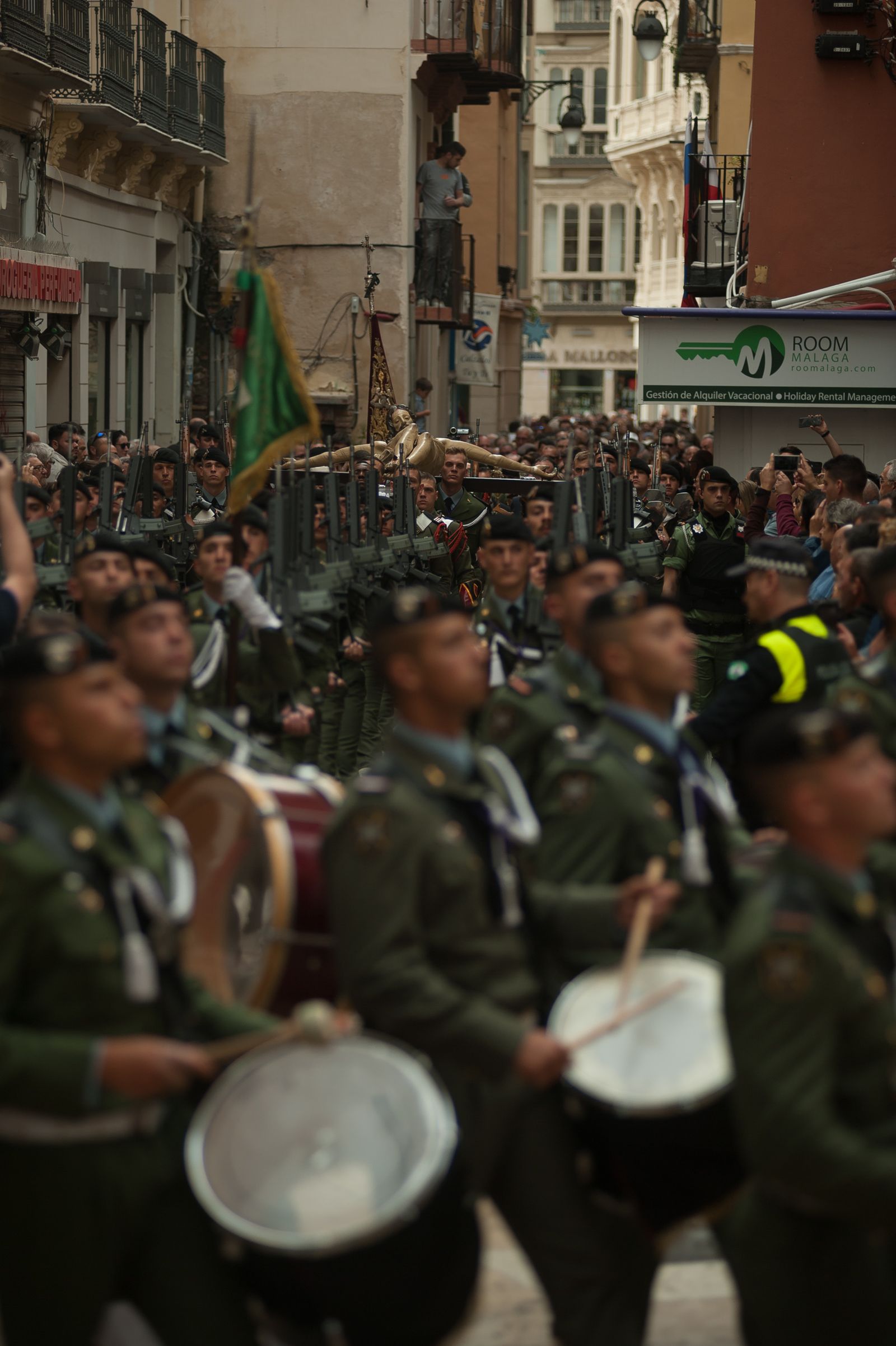 Fotos del desfile del traslado de Fusionadas en la Semana Santa de Málaga 2019.