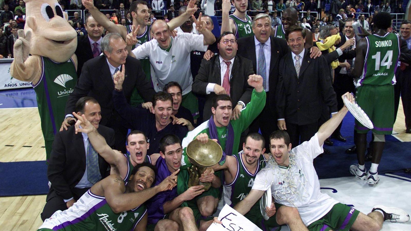 El Unicaja celebra el título de la Copa Korac.