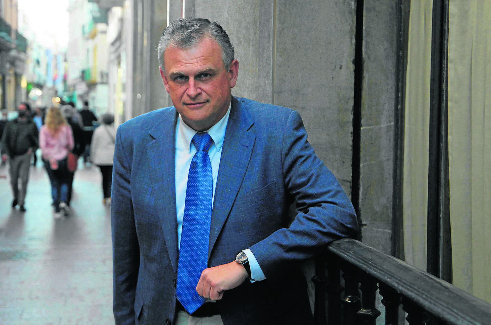 El cardiólogo Román Calvo, antes de mostrar sus fotografías en el Círculo de Labradores.