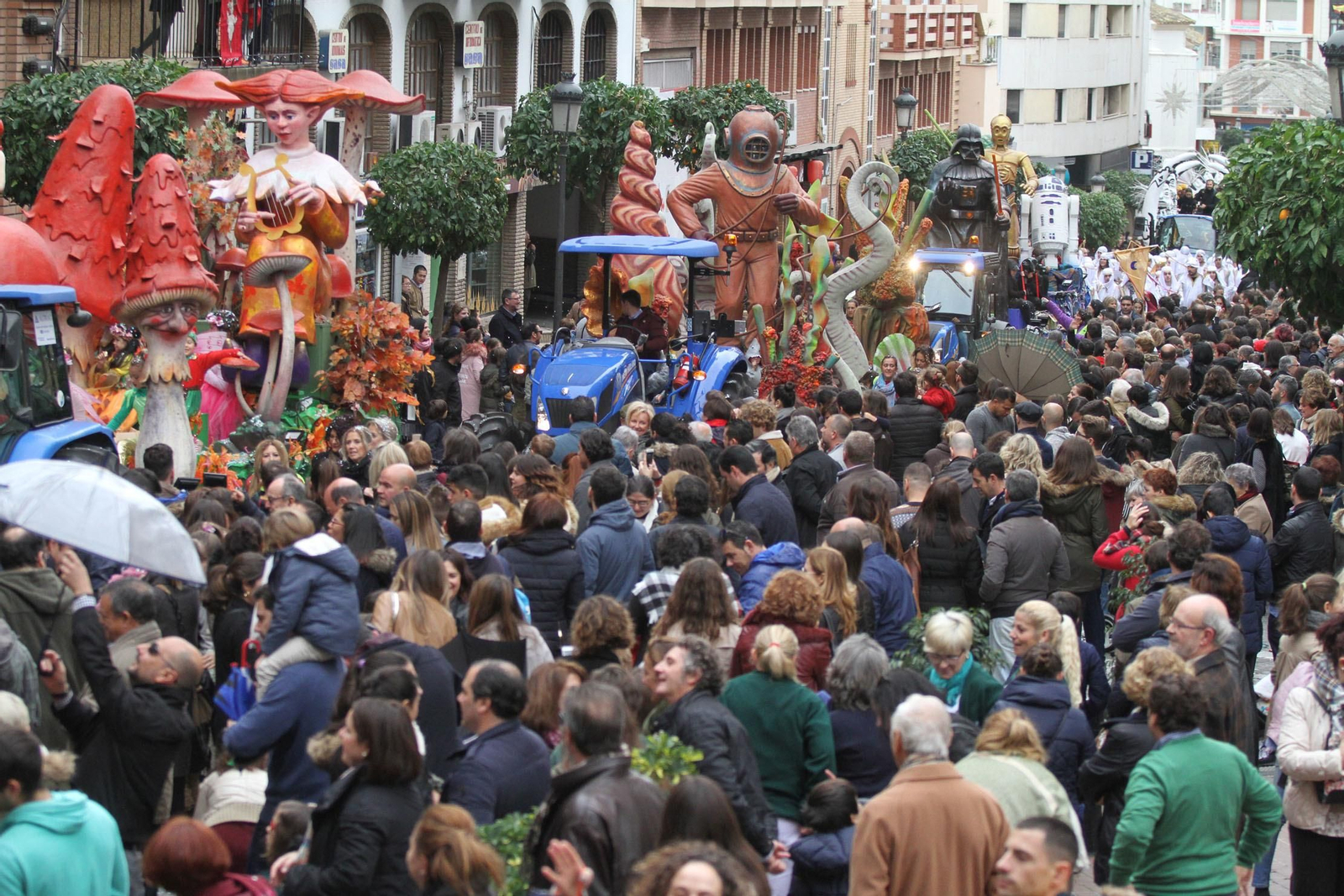 Cabalgata de los Reyes Magos 2018: Melchor, Gaspar y Baltazar adelantan su salida para llenar de ilusión las calles de Huelva