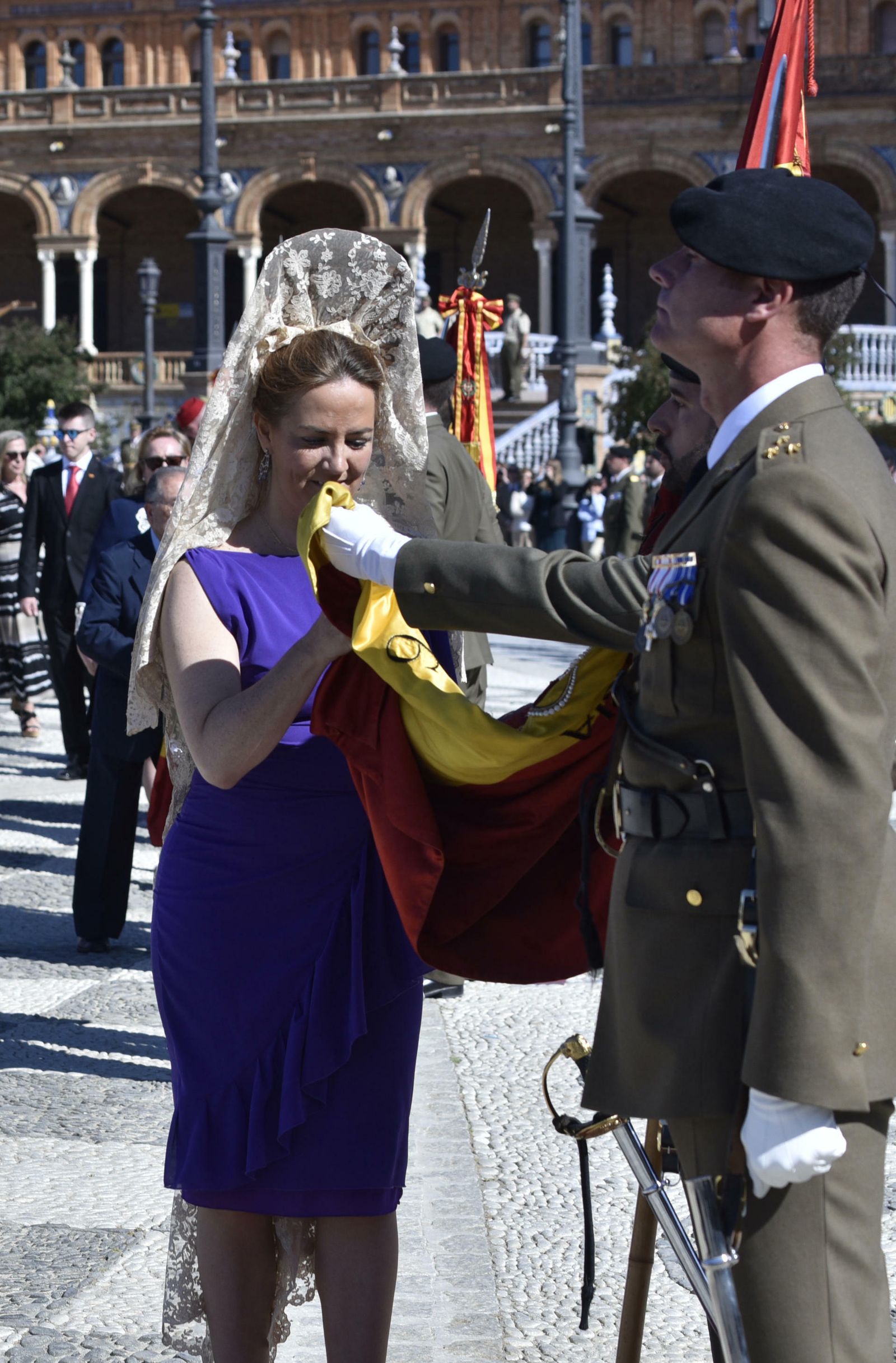 Las imágenes de la jura de bandera la Plaza de España